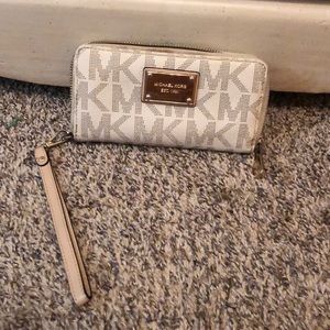 Michael kors cream wristlet